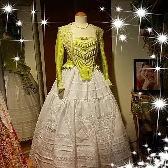 Creaciones Mari Celi vestidos